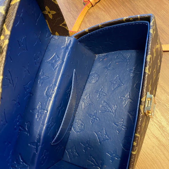 Louis Vuitton Bags - Picture 1 of 6